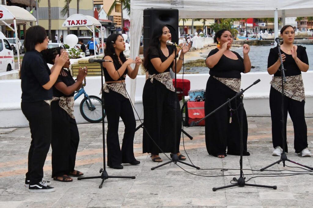 La Fundación de Parques y Museos de Cozumel presentó al coro juvenil Domus Artis en “Una Cana al Aire”