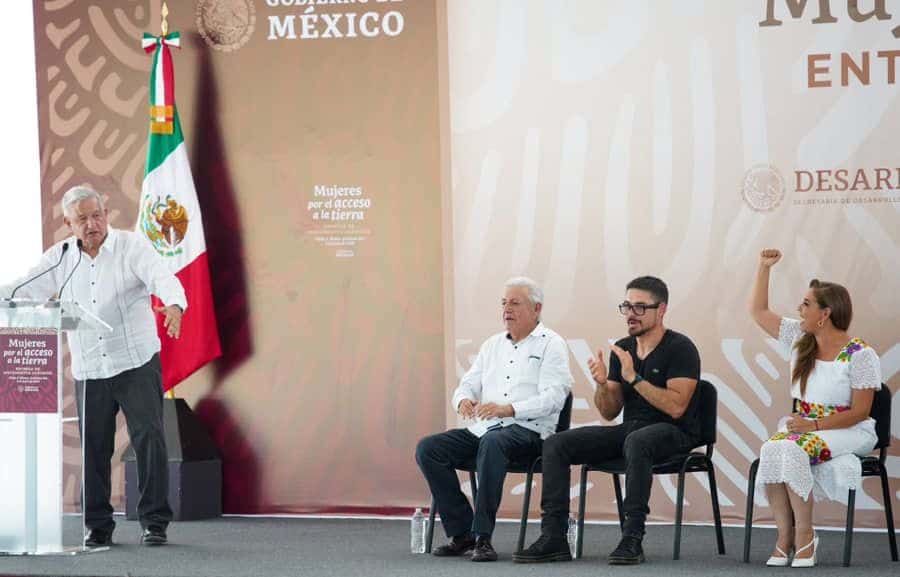 En hecho histórico, López Obrador y Mara Lezama entregan documentos agrarios a mujeres en Chetumal