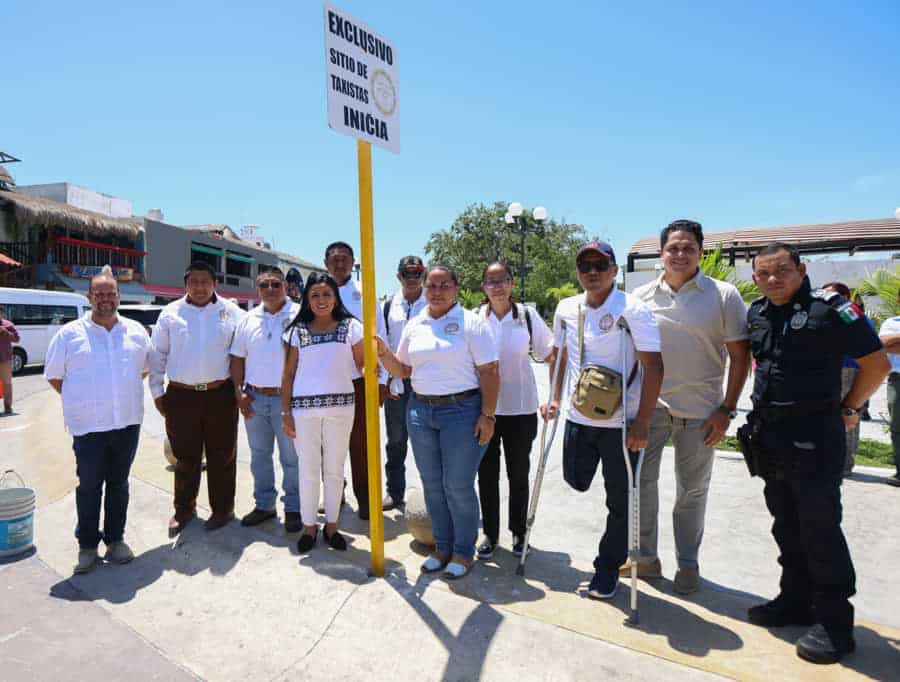 Entrega Blanca Merari de manera oficial paradero de taxis en casco antiguo