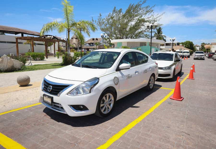 Entrega Blanca Merari de manera oficial paradero de taxis en casco antiguo