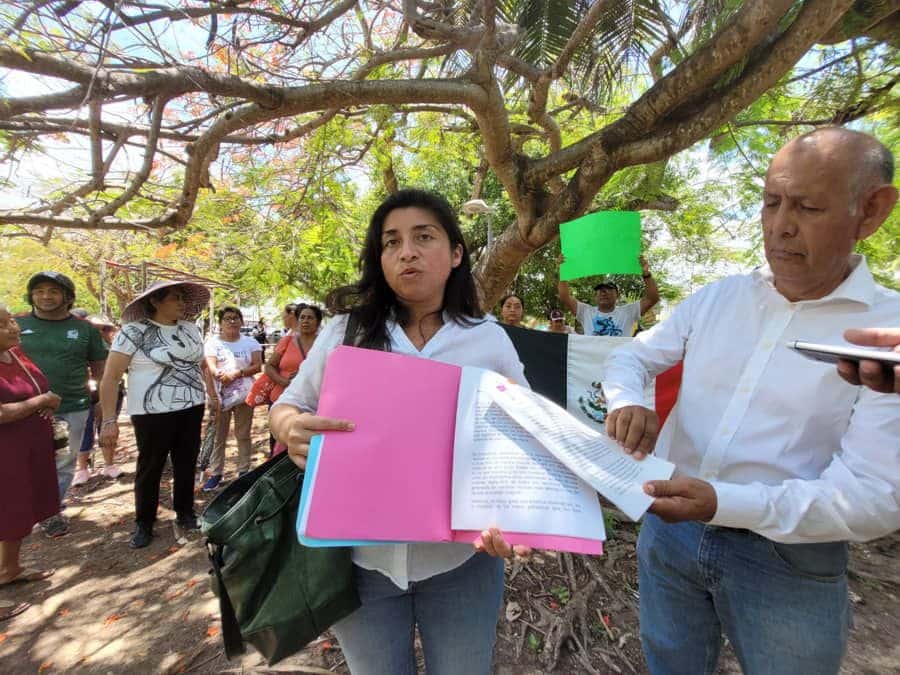 Habitantes de colonias irregulares se concentran en el Kilómetro Cero de Cancún