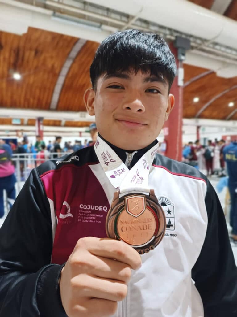 Atletas quintanarroenses logran 4 medallas en competencia de luchas asociadas
