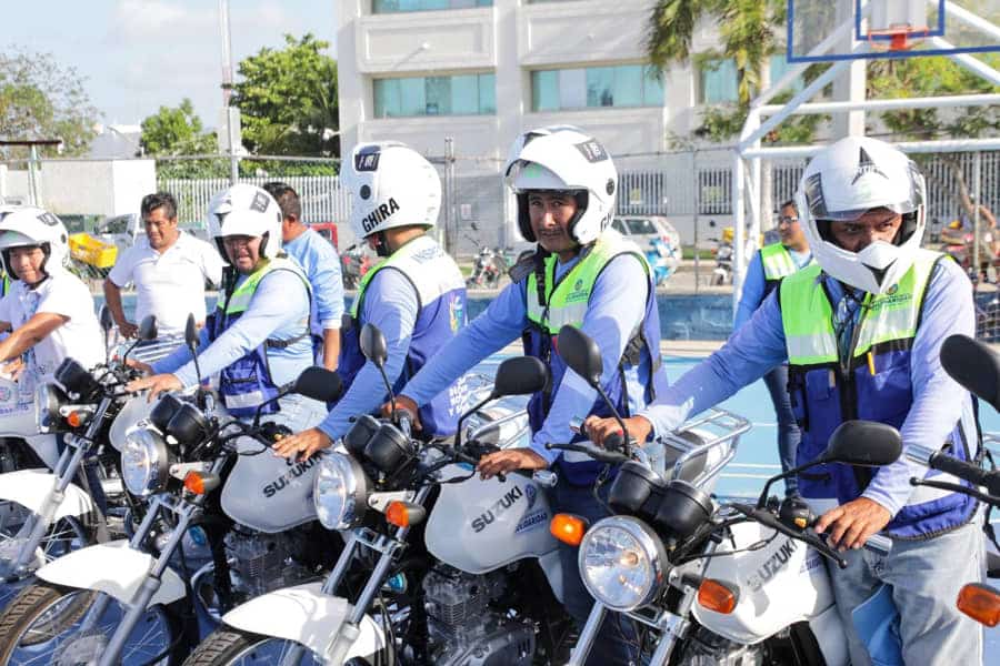 Lili Campos entrega equipo por mejores servicios públicos