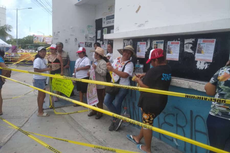 Bloquean Madres Buscadoras accesos a la Fiscalía General del Estado