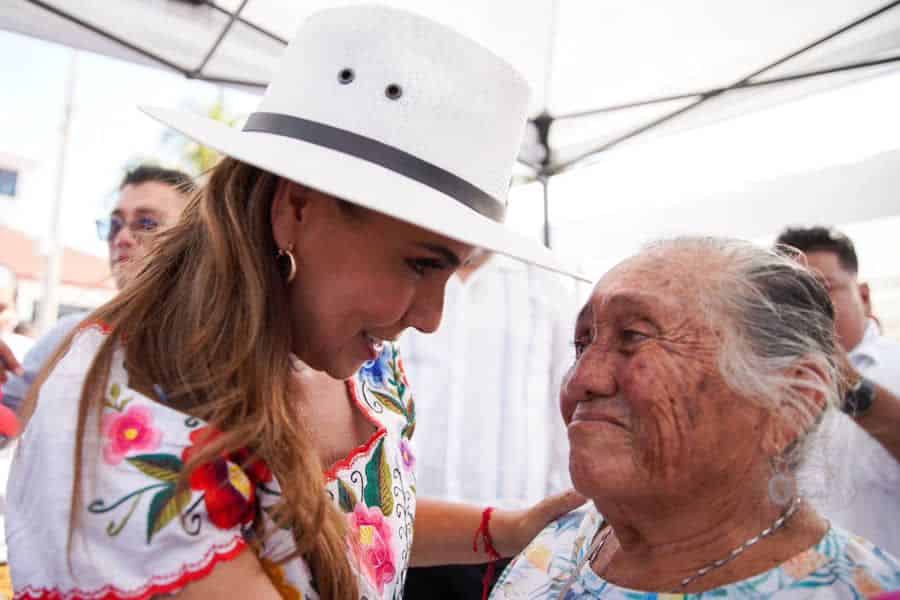 Mil 620 apoyos de “Mujer es Vida” se entregaron en Isla Mujeres