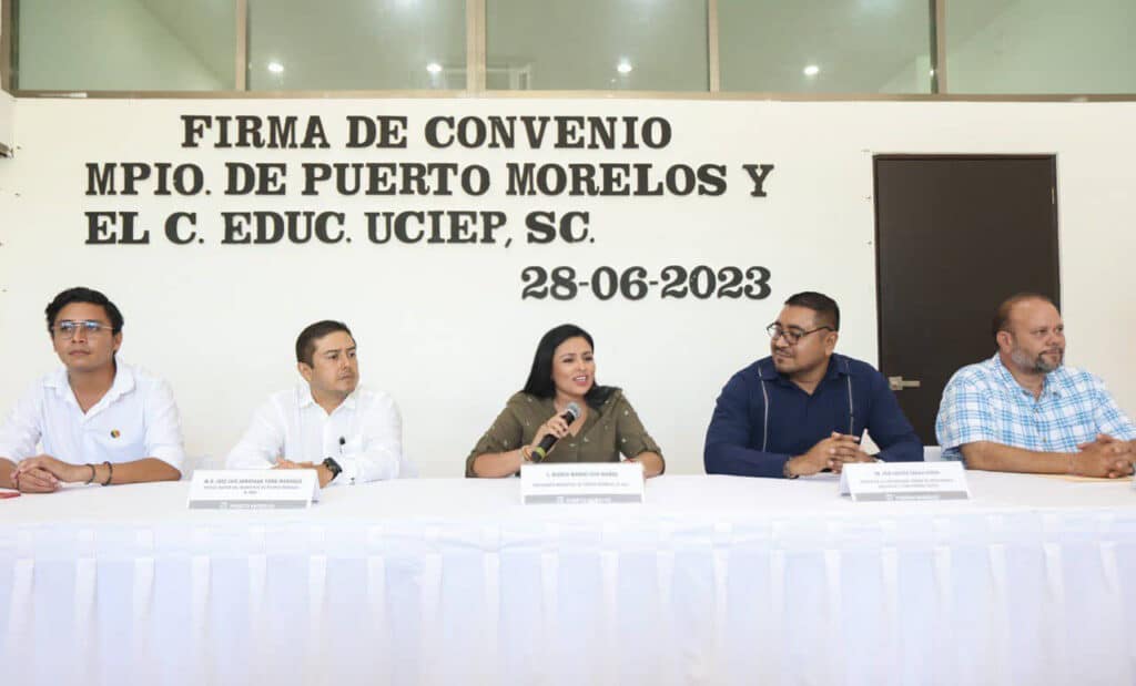 Firma Blanca Merari convenio que permitirá a servidores públicos recibir becas para cursar educación superior