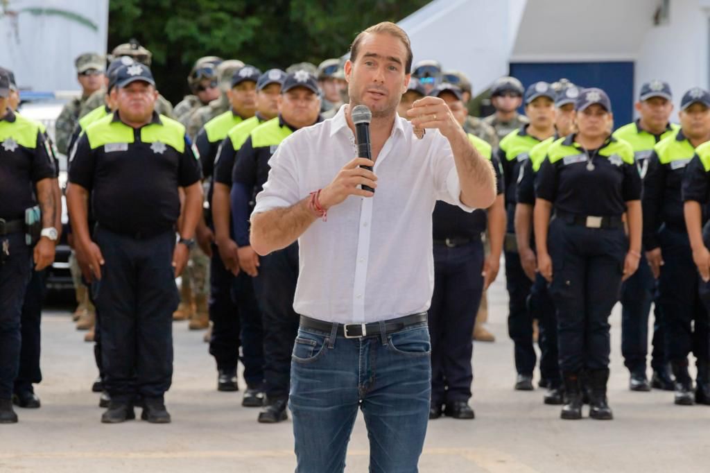 Diego Castañón anuncia nuevos estímulos para las y los policías de Tulum