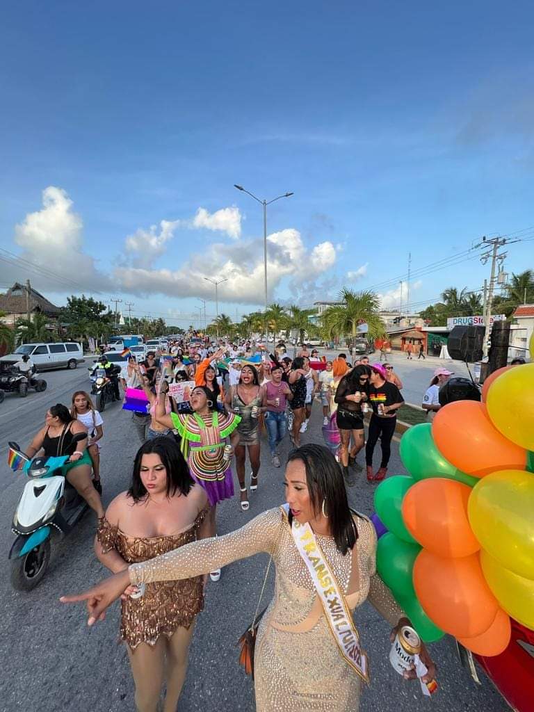 Marcha festiva por la diversidad sexual en Tulum congrega a decenas de personas