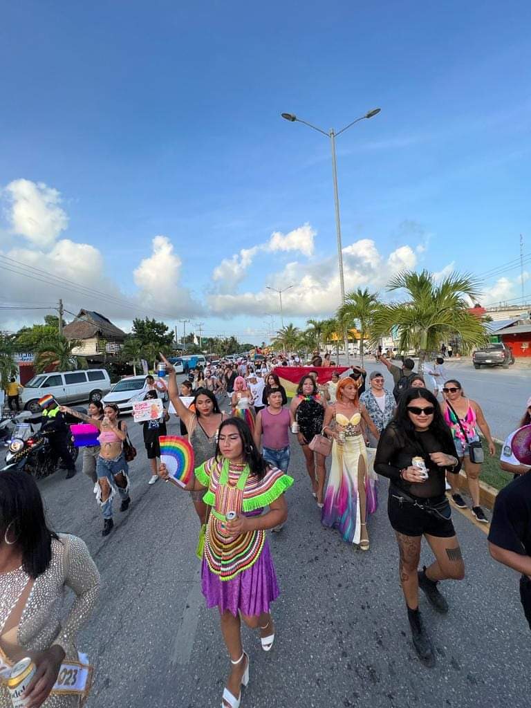 Marcha festiva por la diversidad sexual en Tulum congrega a decenas de personas