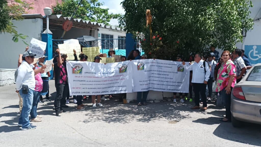 Protestan trabajadores del Siteqroo para exigir salida de actual líder sindical