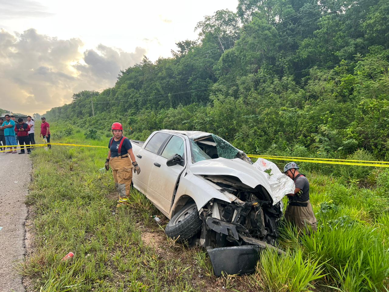 Deja 2 muertos y 2 heridos brutal choque en Bacalar