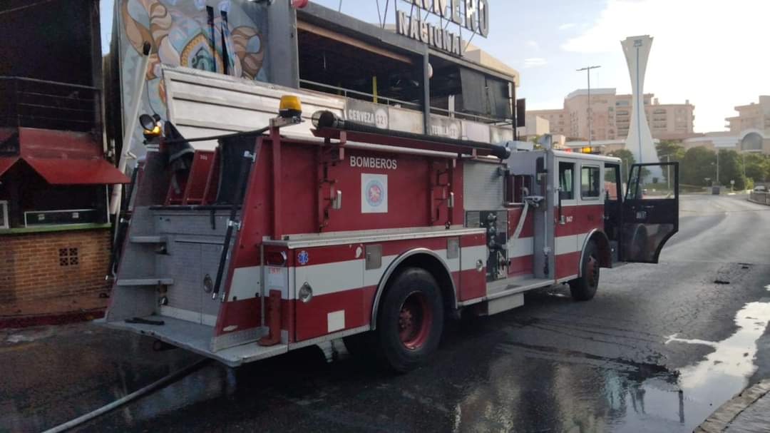 Se incendia pizzería en la Zona Hotelera de Cancún