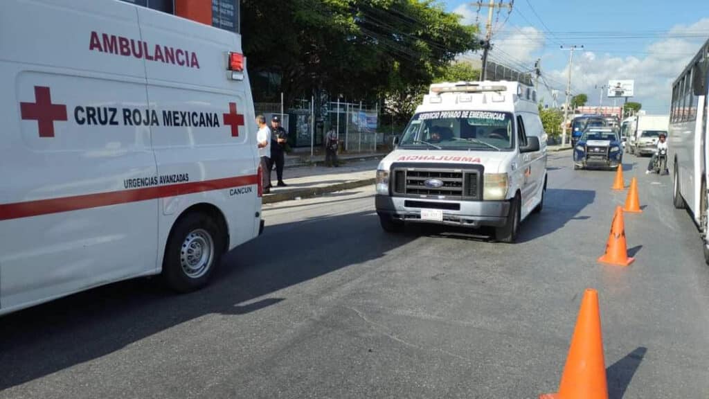 Chofer de “combi” provoca accidente, deja 16 lesionados