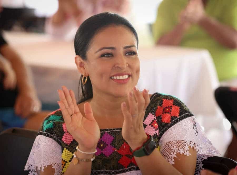 Convive Blanca Merari con abuelitos de la Casa del Adulto Mayor "Nohoch Uinic"