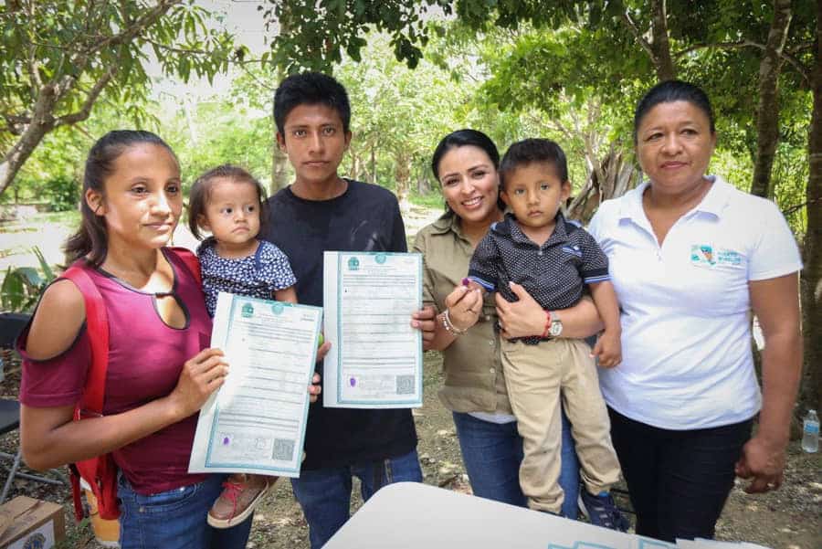 Lleva Blanca Merari brigadas de servicios a comunidad de la zona agrícola