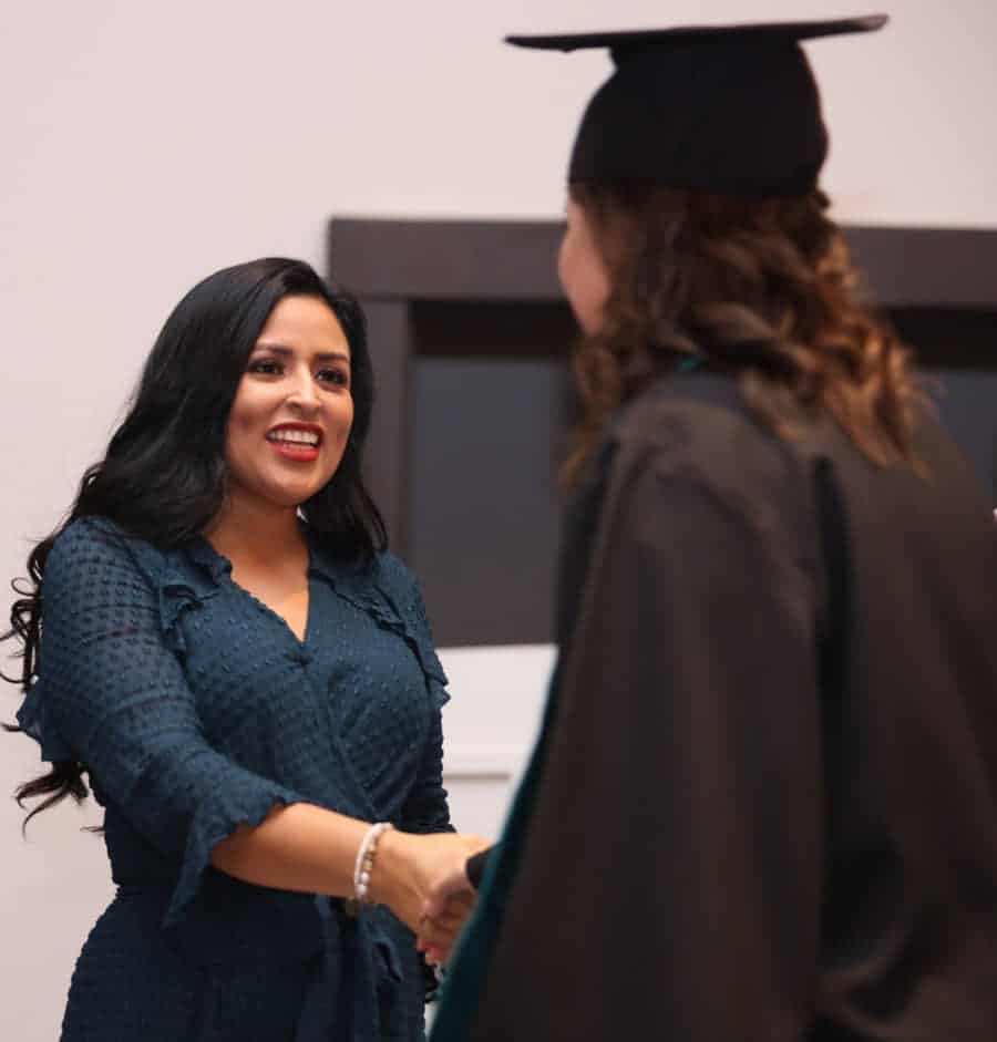 Asiste Blanca Merari como invitada a la graduación de estudiantes del Colegio de Bachilleres