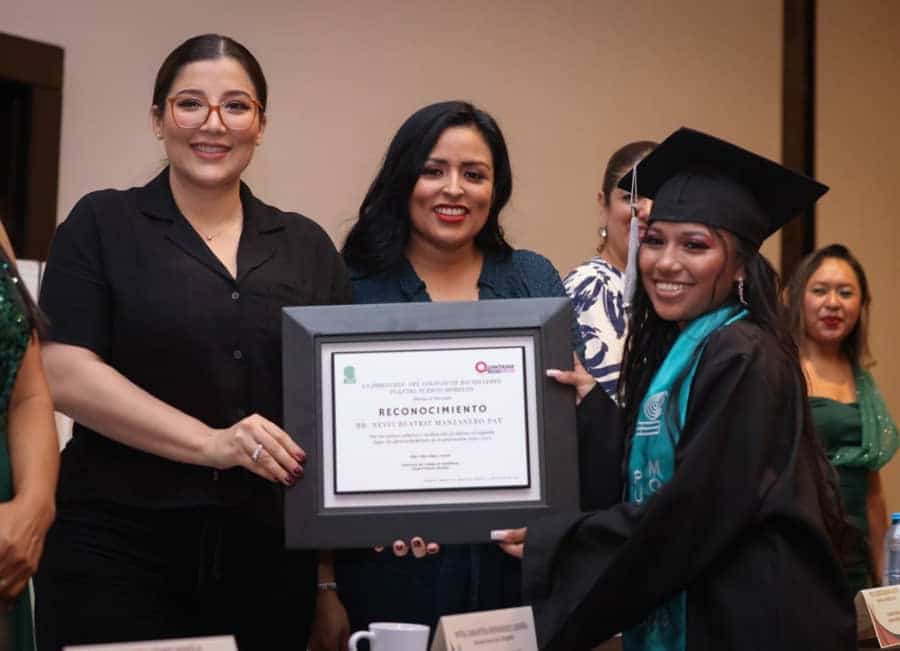 Asiste Blanca Merari como invitada a la graduación de estudiantes del Colegio de Bachilleres