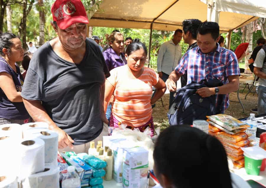 Lleva Blanca Merari brigadas de servicios a comunidad de la zona agrícola