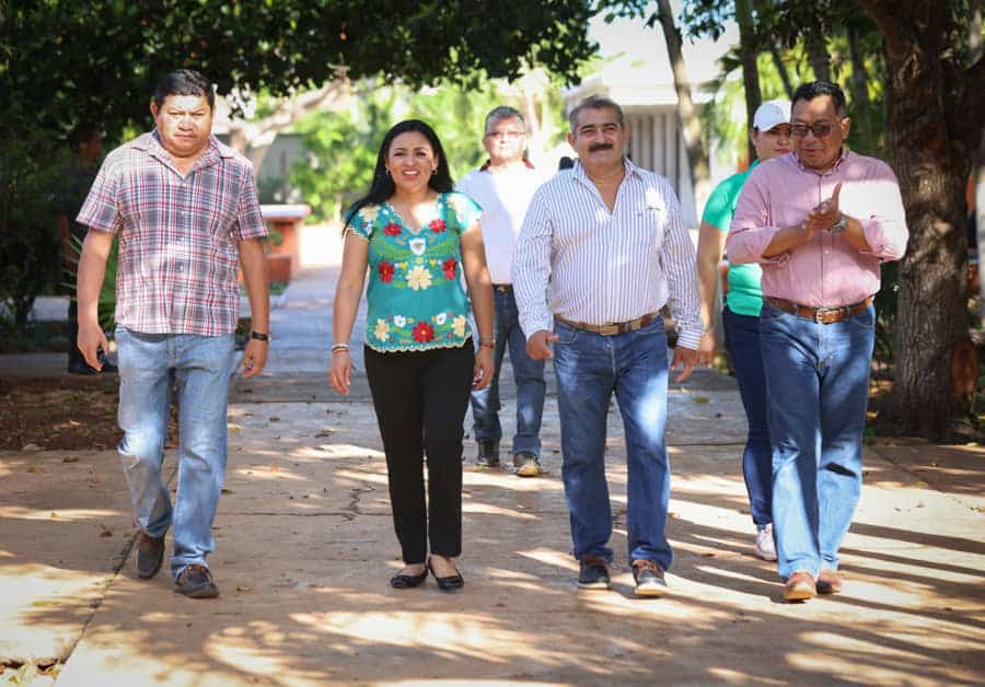 Encabeza Blanca Merari jornada de Reforestación en la secundaria "Francisco Zarco"