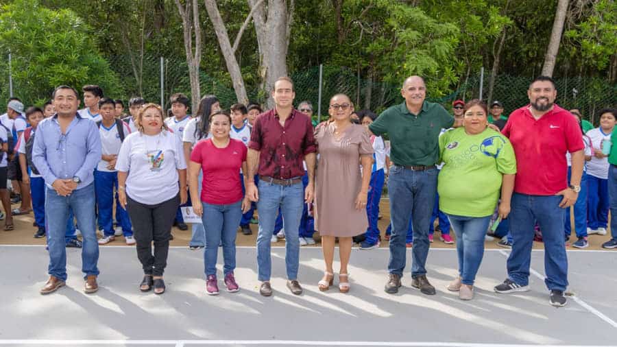 Diego Castañón encabeza arranque de torneo de fútbol intertelesecundarias en Tulum