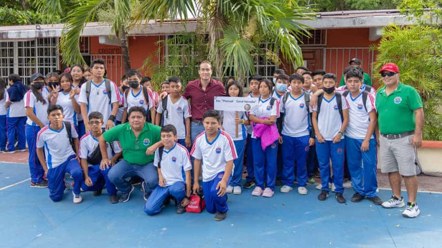 Diego Castañón encabeza arranque de torneo de fútbol intertelesecundarias en Tulum