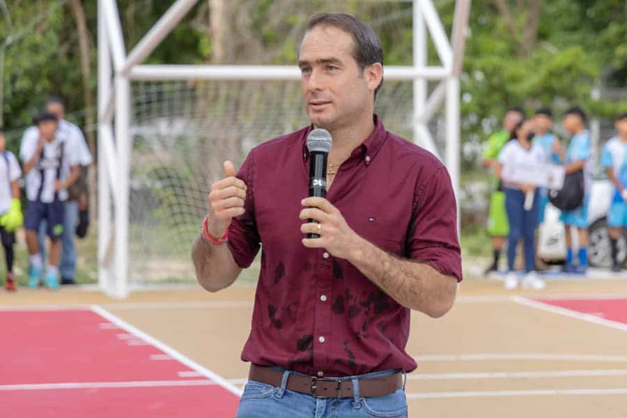 Diego Castañón encabeza arranque de torneo de fútbol intertelesecundarias en Tulum