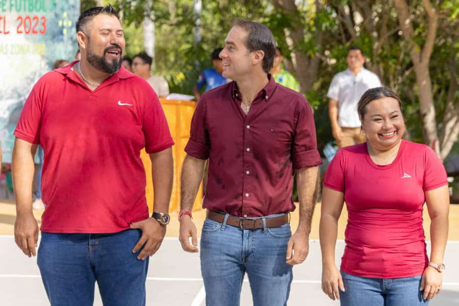 Diego Castañón encabeza arranque de torneo de fútbol intertelesecundarias en Tulum