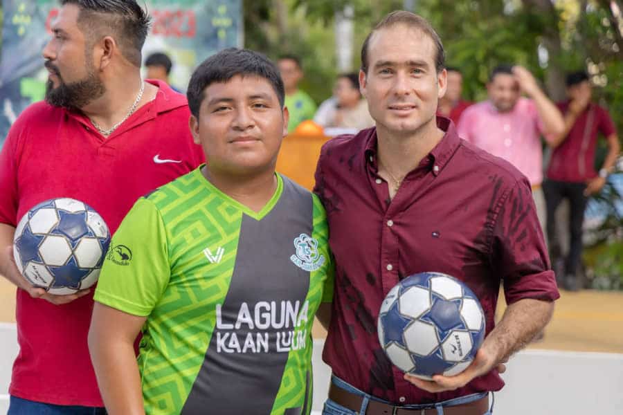 Diego Castañón encabeza arranque de torneo de fútbol intertelesecundarias en Tulum