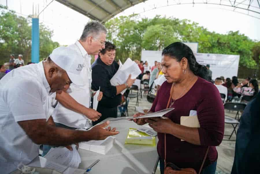 147 familias reciben escrituras de su propiedad en la Zona Continental de Isla Mujeres