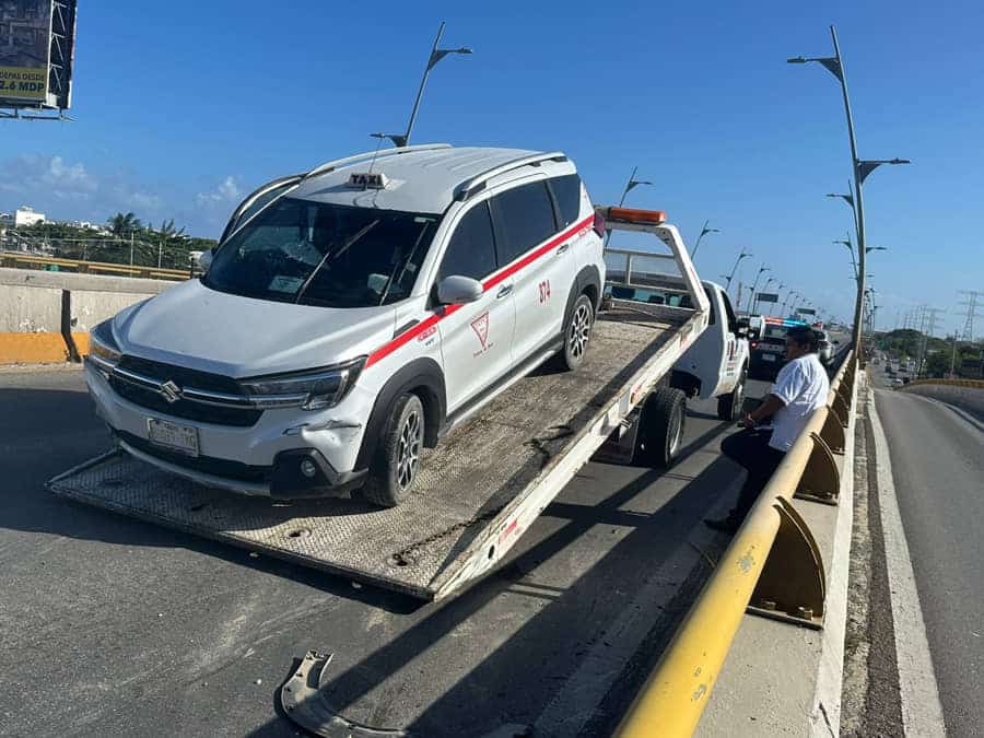 Se accidenta por exceso de velocidad en Boulevard Playa del Carmen