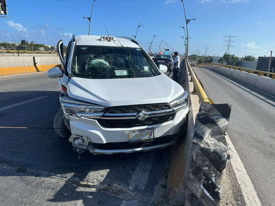 Se accidenta por exceso de velocidad en Boulevard Playa del Carmen