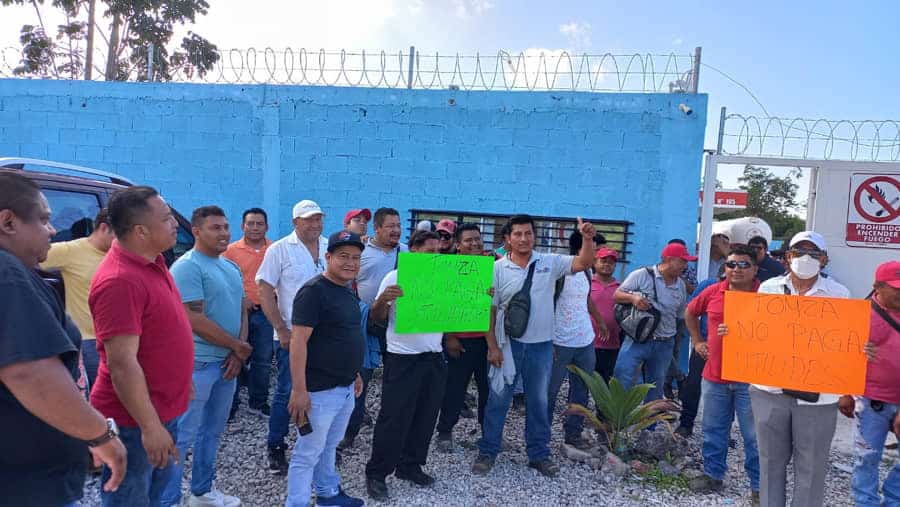 Trabajadores de la empresa de Tomza, se manifestaron ante la negativa de sus pagos de Utilidades.
