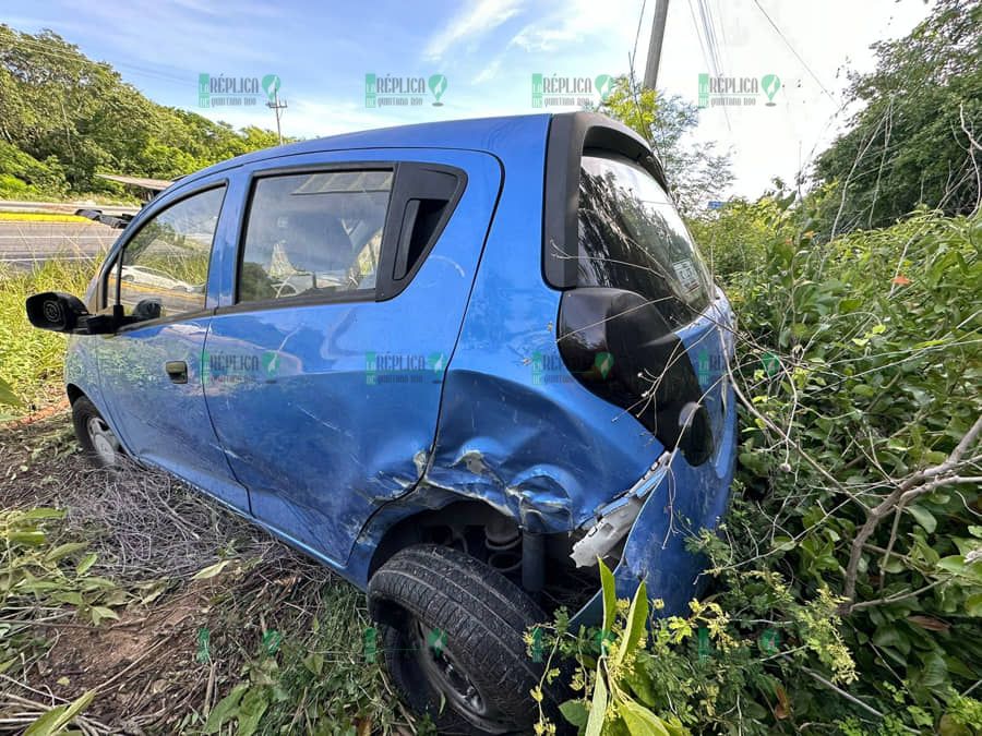 Accidente entre un taxi y un vehículo particular pasando Punta Venado