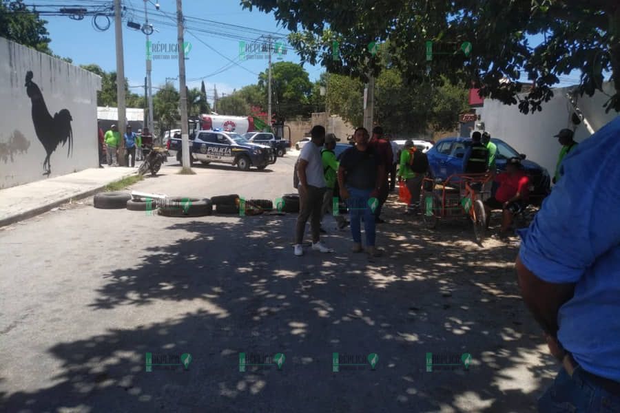 Bloquean cancunenses camino al antiguo relleno sanitario