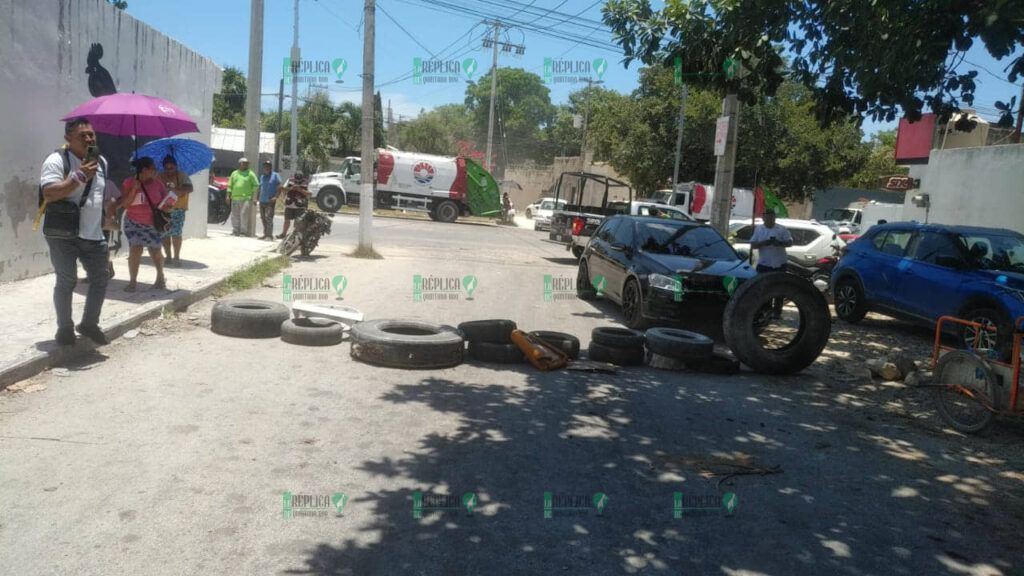 Bloquean cancunenses camino al antiguo relleno sanitario