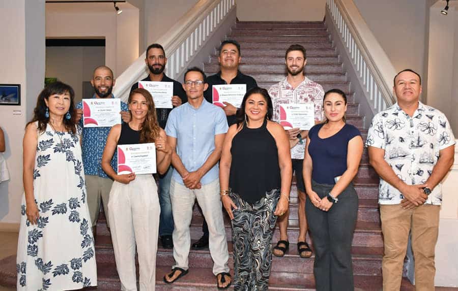 Inauguran la exposición fotográfica “Arte en lo Profundo, Identificando Rayas y Tiburones de la Isla”
