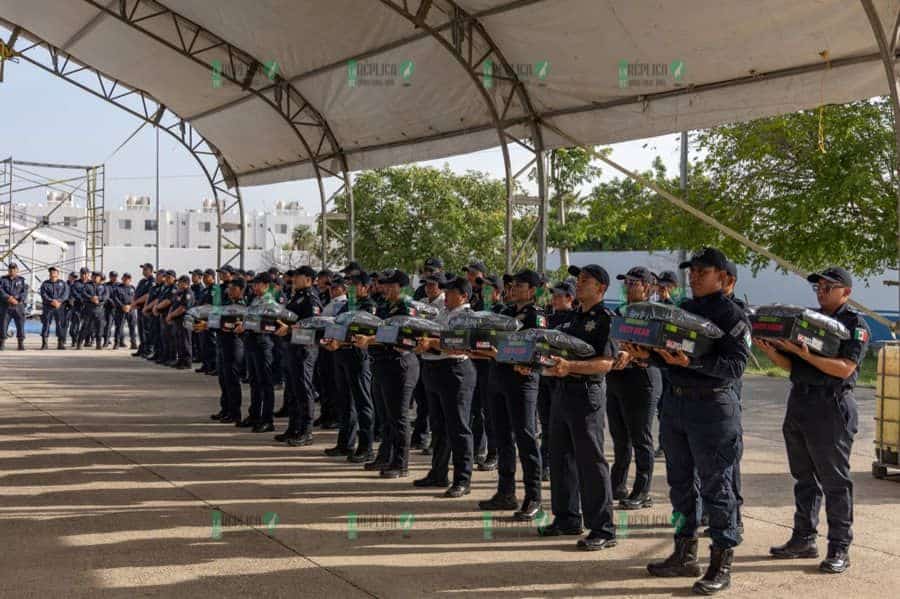 Lili Campos entrega equipo y anuncia aumento en seguro de vida a policías