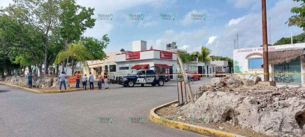 Balean fachada de rosticería 'El Pechugón' en el fraccionamiento Las Palmas I de Playa del Carmen