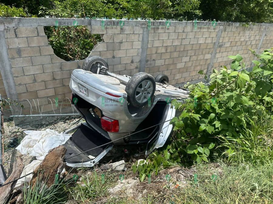 Aparatosa volcadura se registró sobre la carretera federal 307