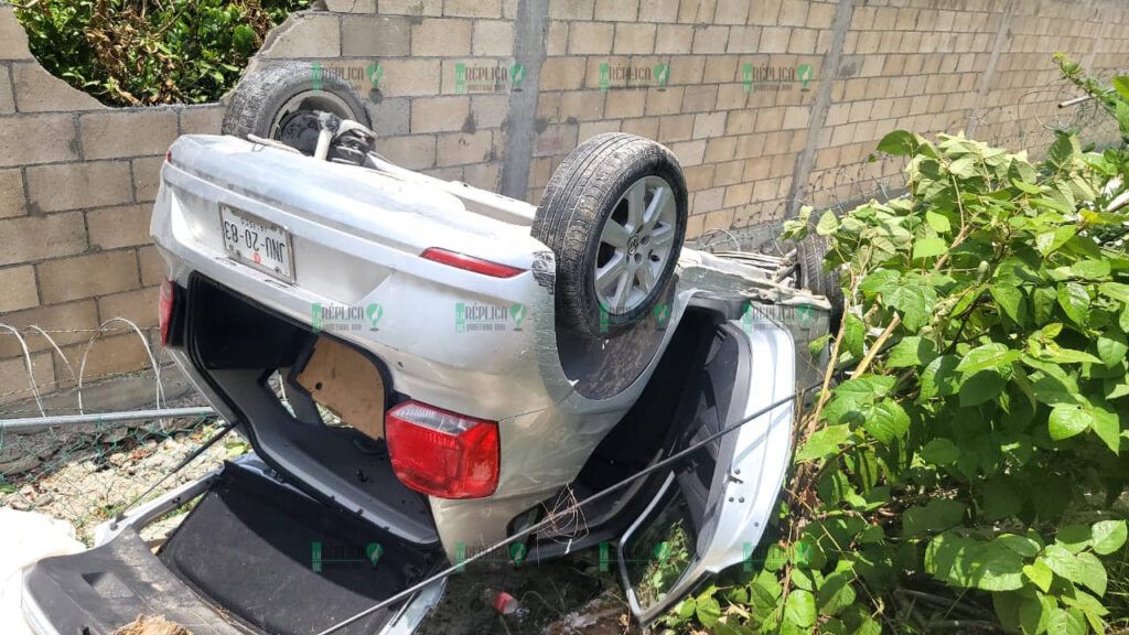 Aparatosa volcadura se registró sobre la carretera federal 307