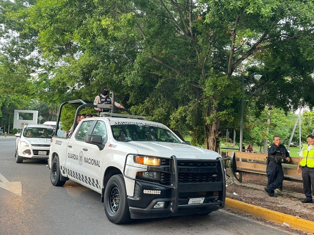 Realizan 'asamblea de víctimas' en el kilómetro 0 de la Zona Hotelera de Cancún