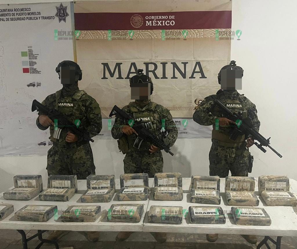 Decomisan paquetes con posible cocaína en playa de Puerto Morelos