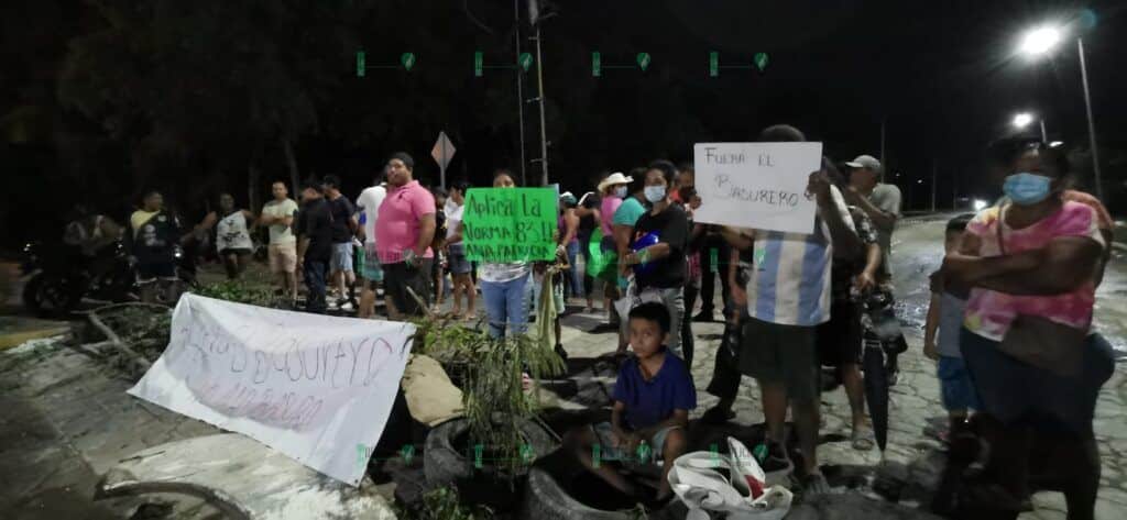 Se prolonga bloqueo al Arco Vial de Cancún en rechazo a reapertura de antiguo relleno