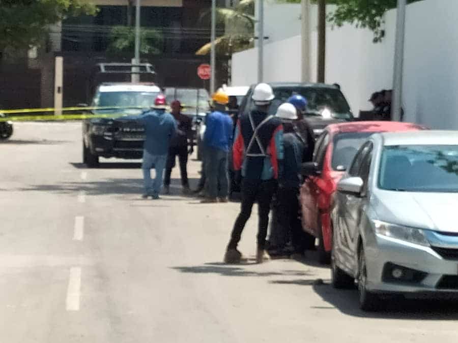 Grave albañil que cayó del tercer piso en la col. Ejido