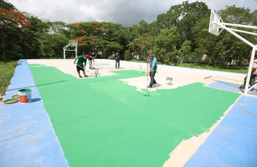 Supervisa Blanca Merari trabajos de mantenimiento a instalaciones deportivas de Leona Vicario