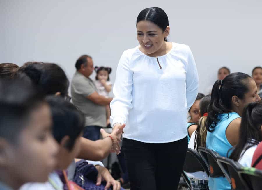 Cumple Blanca Merari con entrega de becas escolares "Avanzando Juntos" en Puerto Morelos