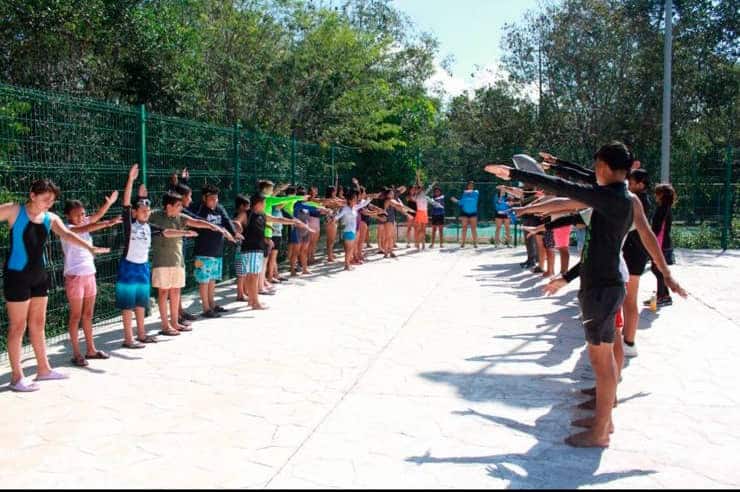 Estudiantes de secundaria conviven y aprenden en la alberca olímpica municipal