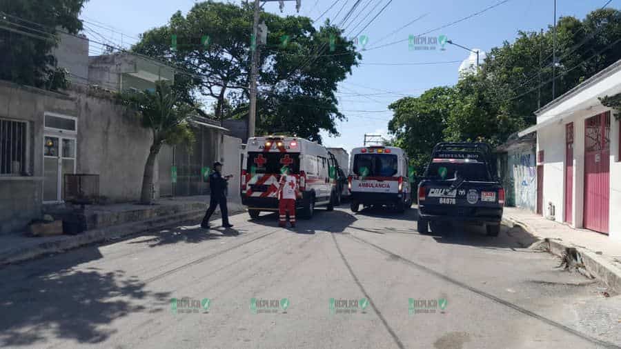 Extranjera le clava cuchillo en cuello a compañera y se lanza de tercer piso, en Playa del Carmen