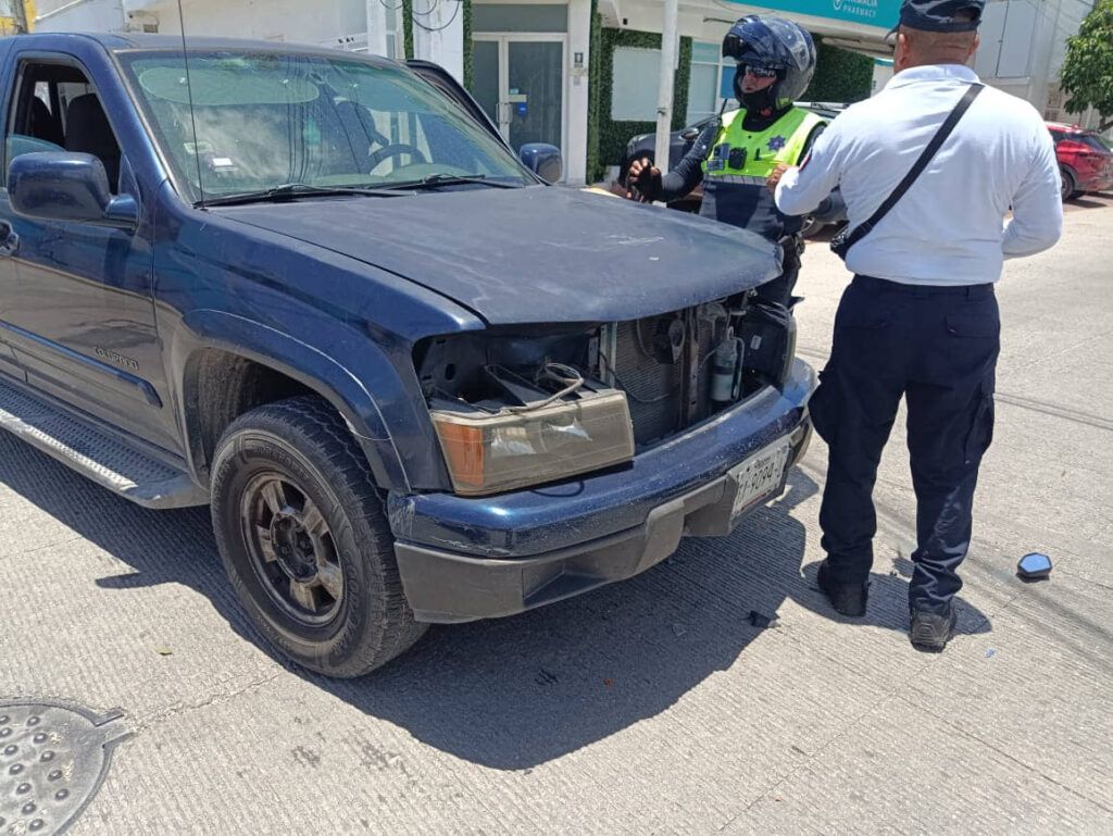 Conductor de camioneta no respetó su alto y colisionó contra un Motociclista