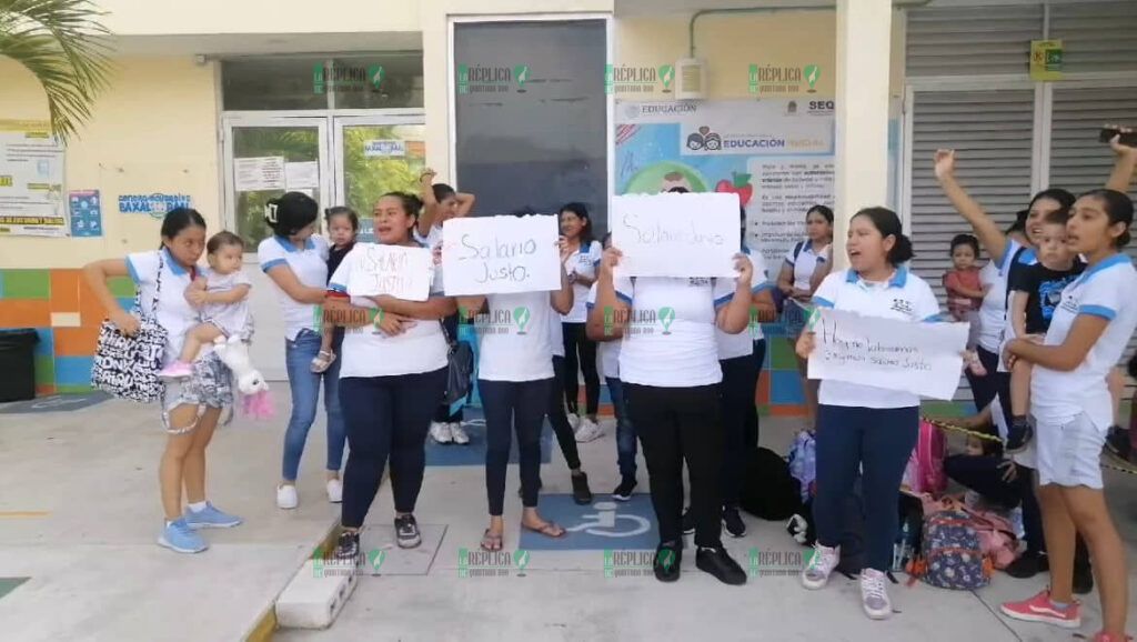 Protestan maestras del centro educativo del IMSS en Playa del Carmen